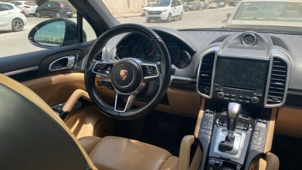 Porsche Cayenne • 2017 • 153,000 km - Image 6