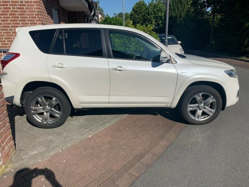 Toyota RAV4 • 2015 • 219,000 km - Image 3