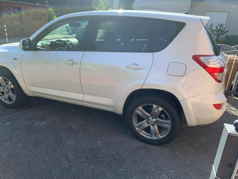 Toyota RAV4 • 2015 • 219,000 km - Image 4