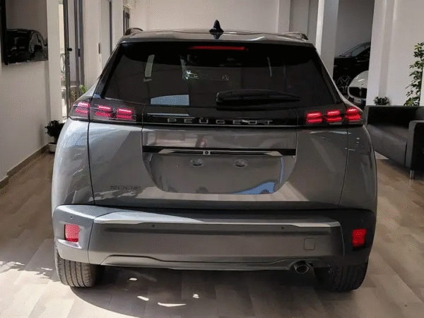 Peugeot 2008 1.2 PURETECH 100CV S&S ALLURE - Image 3