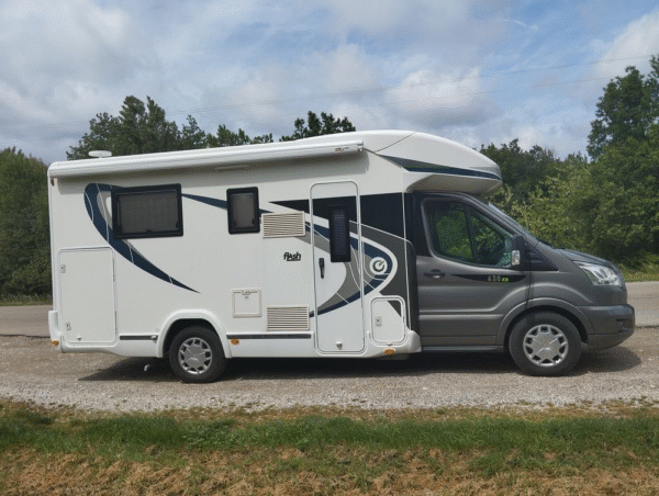 Campervan de edição limitada Ford Chausson - Image 2