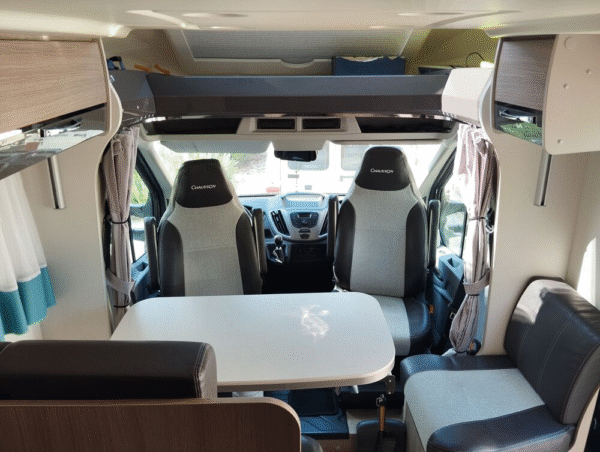 Campervan de edição limitada Ford Chausson - Image 4