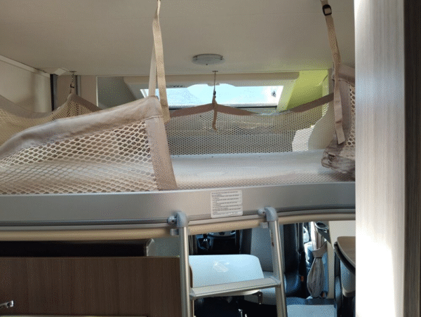 Campervan de edição limitada Ford Chausson - Image 5