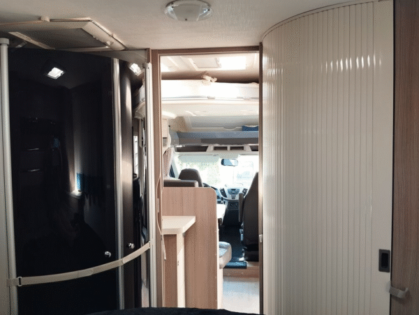 Campervan de edição limitada Ford Chausson - Image 9