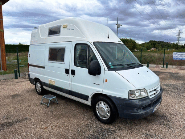 Van convertida Font Vendome Bel Horizon / acomoda 4 pessoas / CITROEN 2.8