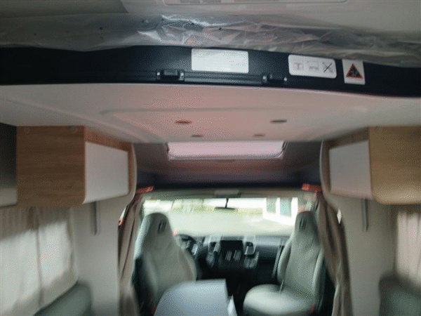 EDIÇÃO DE ANIVERSÁRIO DO CHALLENGER 318 DUCATO 140 CV 2200 CC - Image 9