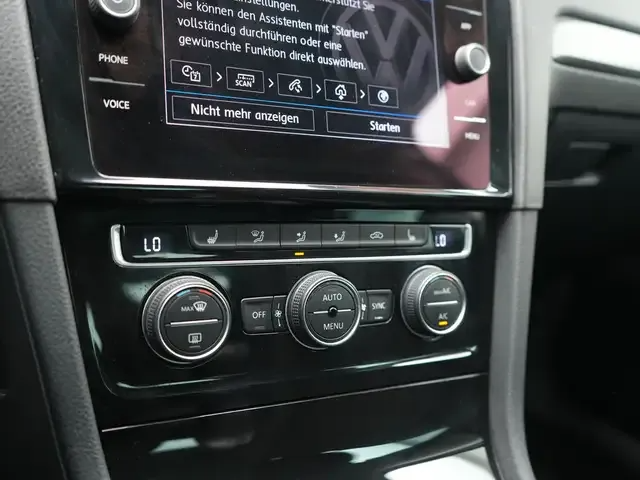 Volkswagen Golf VII Junte-se à NAVI AHK SHZ PDC - Image 12