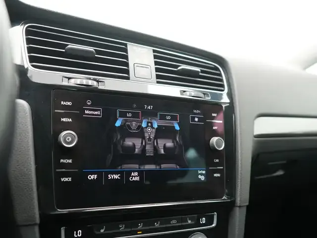 Volkswagen Golf VII Junte-se à NAVI AHK SHZ PDC - Image 13