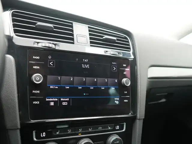 Volkswagen Golf VII Junte-se à NAVI AHK SHZ PDC - Image 15