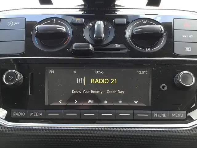 Volkswagen em alta! 1.0 MOVE KLIMA BLUETOOTH DAB - Image 12